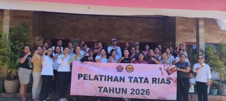 Ibu-Ibu PKK Desa Sembiran Semakin Terampil dan Percaya Diri Lewat Pelatihan Tata Ria